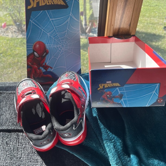 Marvel Red and Black Sneakers with Velcro Closure Kids size 8 - Picture 3 of 13